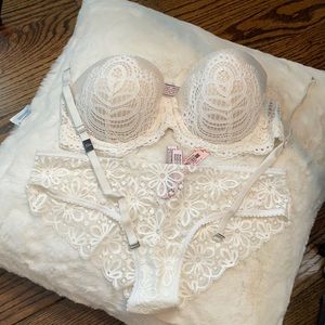 Victoria Secret Lace Bra and Panty Set